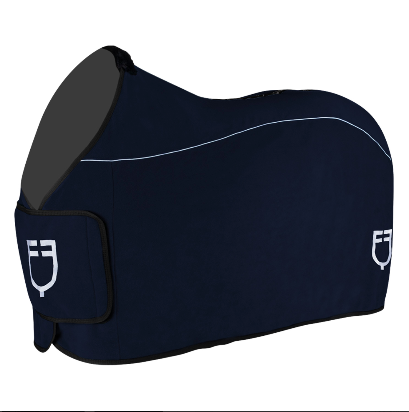 
                  
                    COPERTA "EQUESTRO" IN PILE CON CHIUSURA FRONTALE CON FLAP
                  
                